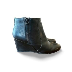 Clarks Artisan Black Leather Wedge Ankle Boots Size 8 Comfort Minimalist